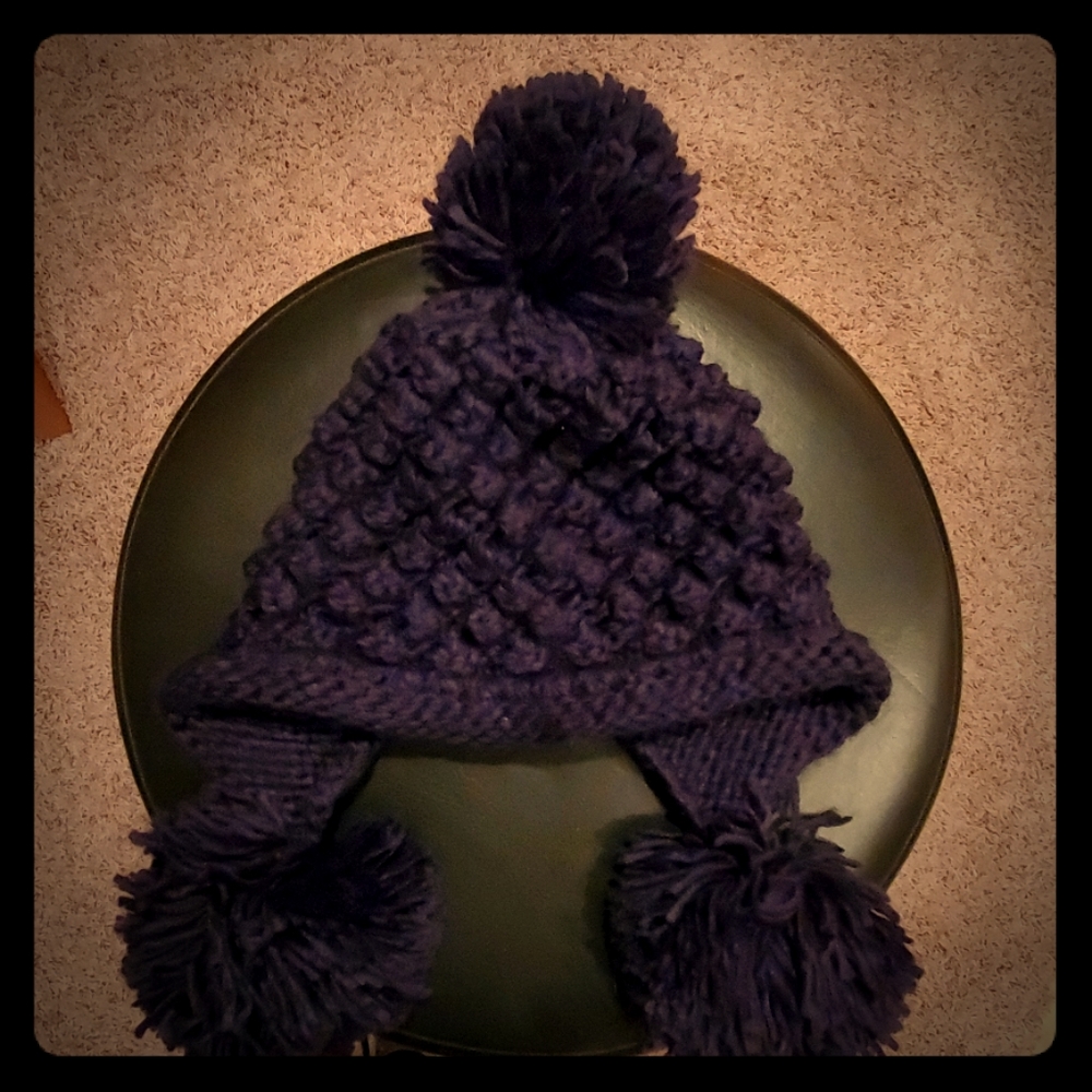 Pom pom winter hat